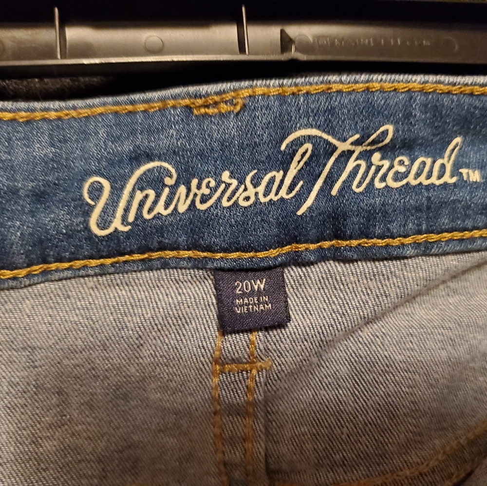 Universal Thread shorts - Picture 2 of 4